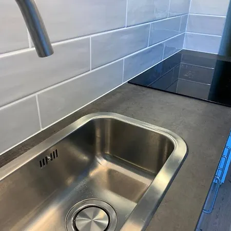 1 Bedroom Nb!! Small *